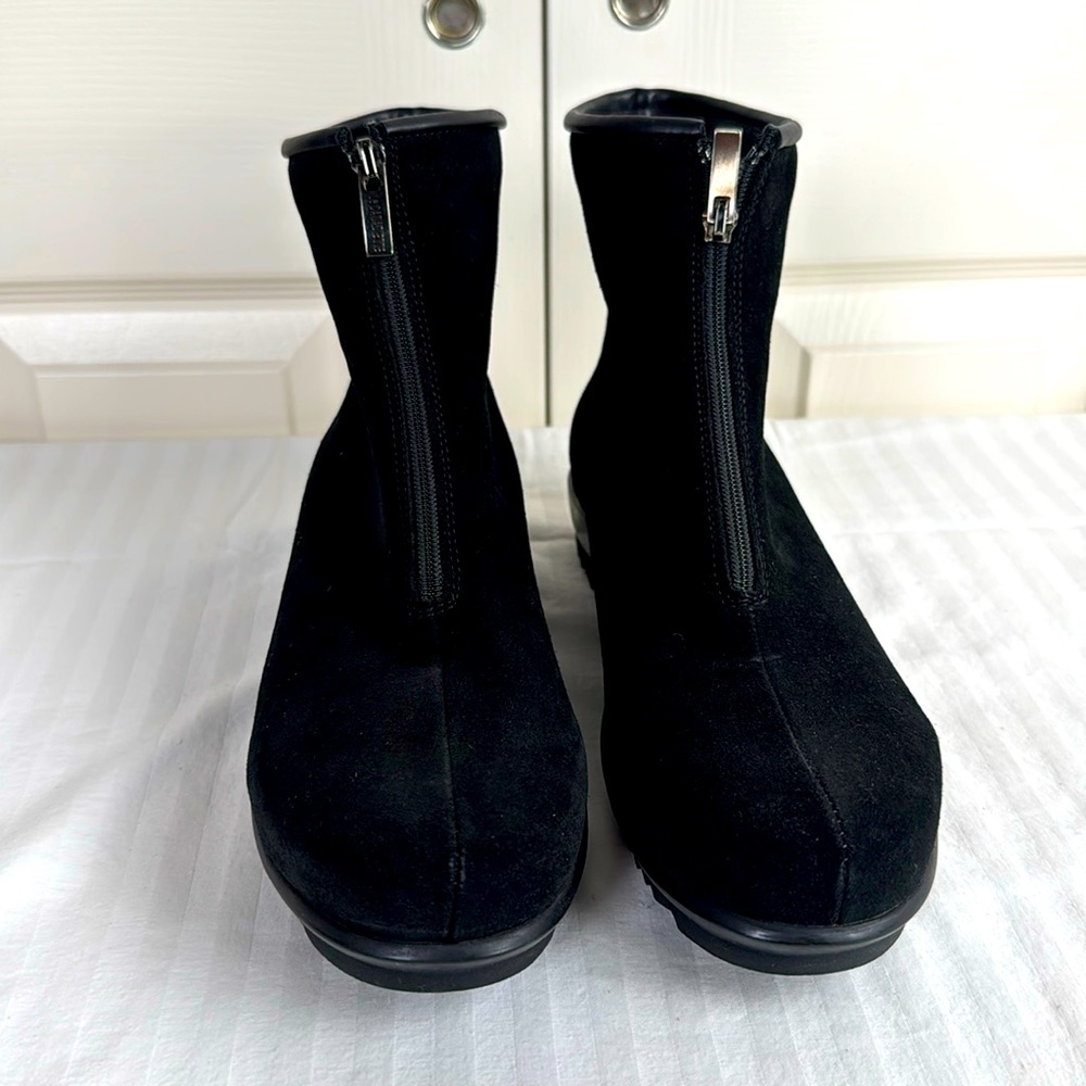 LA Canadienne Black Suede Waterproof Boots